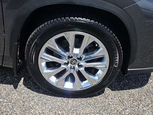 Used 2023 Toyota Highlander Limited AWD/4WD image 10