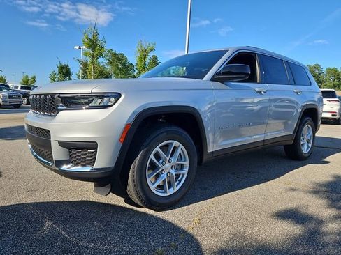 New 2025 Jeep Grand Cherokee L Laredo image 3