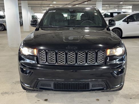 Used 2018 Jeep Grand Cherokee Altitude RWD image 3