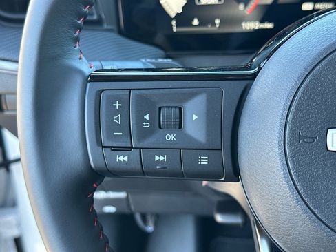 Used 2025 Nissan Kicks SR image 25