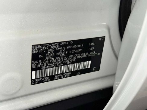 Certified 2022 Toyota Venza LE image 14