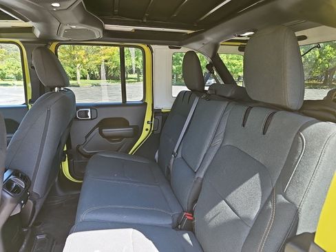Used 2024 Jeep Wrangler Unlimited AWD/4WD image 17