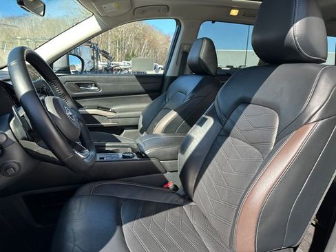 Used 2023 Nissan Pathfinder Platinum w/ Lighting Package (N93) image 39