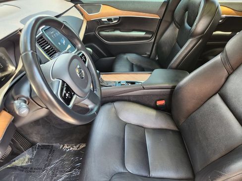 Used 2021 Volvo XC90 T6 Momentum w/ Protection Package Premier AWD/4WD image 4