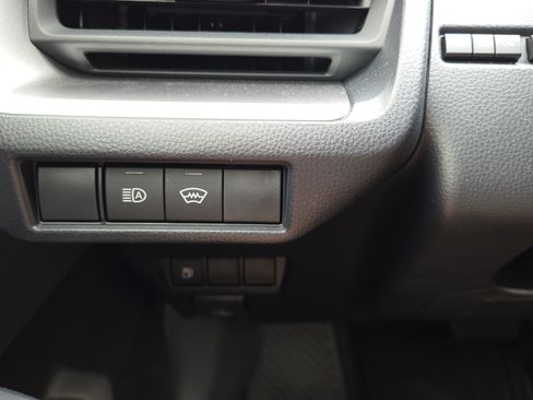 Certified 2025 Toyota Prius LE FWD image 19