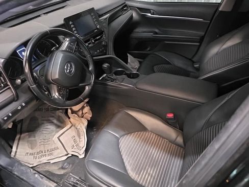 Used 2021 Toyota Camry SE image 4