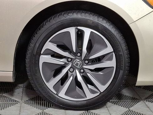 Used 2018 Honda Accord Touring image 11