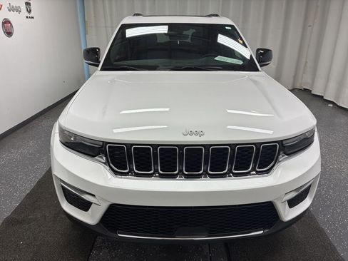 Used 2025 Jeep Grand Cherokee Limited image 2