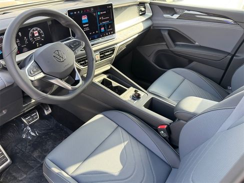 New 2026 Volkswagen Tiguan SE R-Line image 9