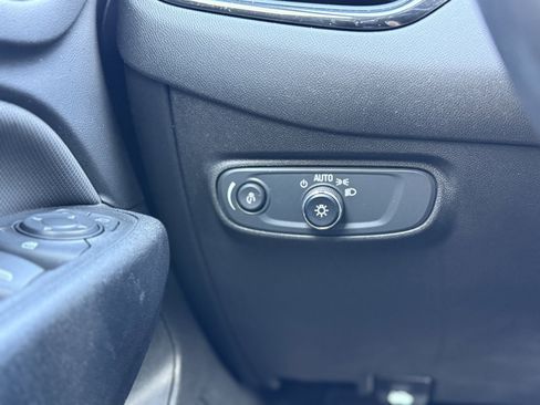 Used 2022 Chevrolet Equinox RS w/ RS Leather Package image 18