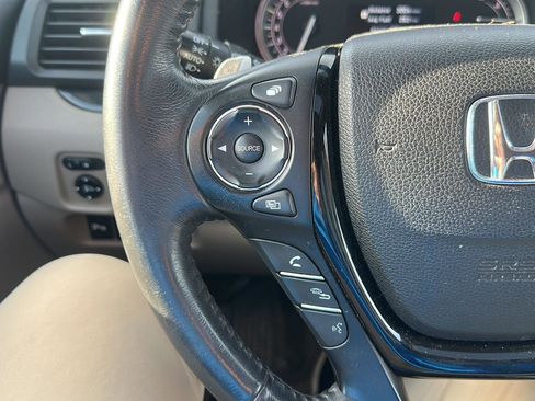 Used 2017 Honda Pilot Touring image 16