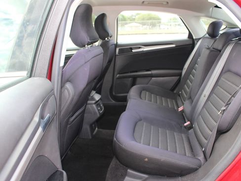 Used 2015 Ford Fusion SE FWD image 9