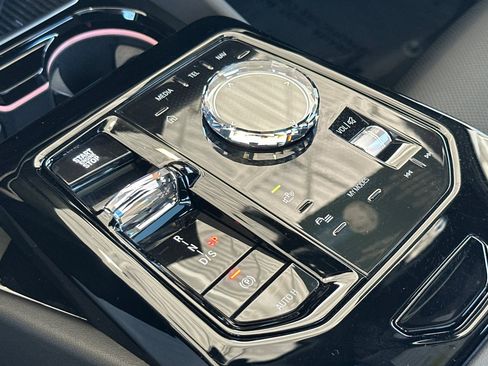 Certified 2026 BMW 530i RWD image 28
