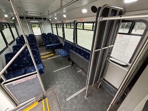 Used 2015 Chevrolet Express 4500 w/ Shuttle Bus Package image 23