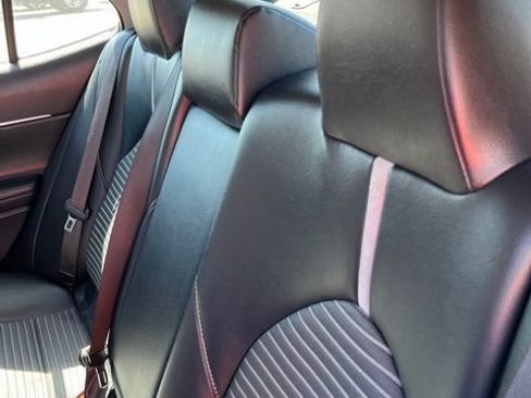 Used 2019 Toyota Camry SE FWD image 9