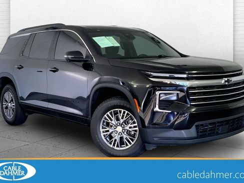 Used 2024 Chevrolet Traverse LT FWD image 1