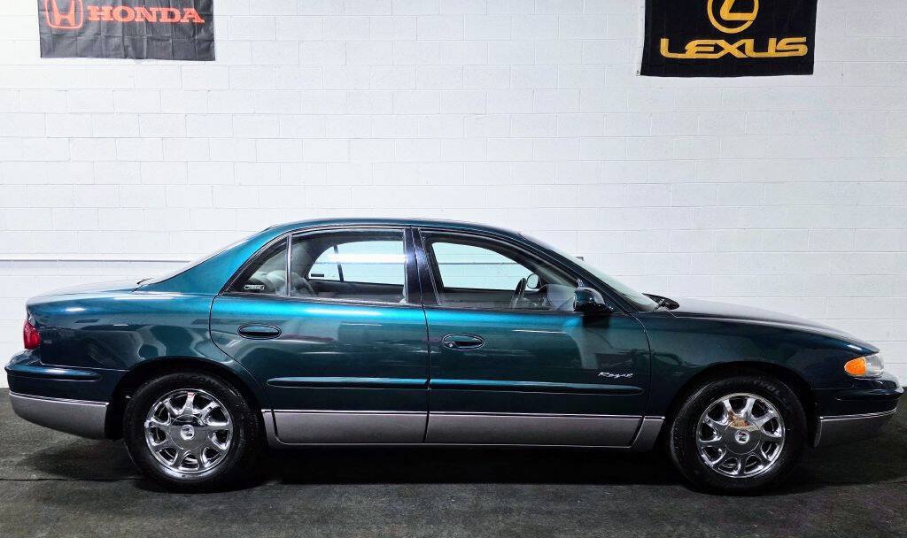 Used 2000 Buick Regal GS w/ GSE Pkg FWD image 2