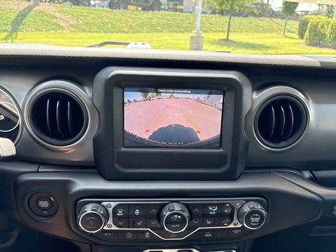 Used 2023 Jeep Wrangler Unlimited Sport AWD/4WD image 28