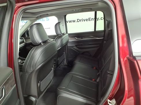 Used 2023 Jeep Grand Cherokee Limited AWD/4WD image 9
