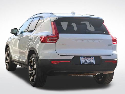 Certified 2025 Volvo XC40 B5 Ultra image 5