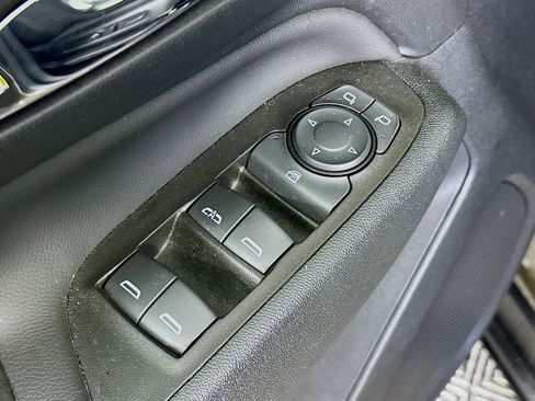 Used 2023 Chevrolet Equinox LT image 23