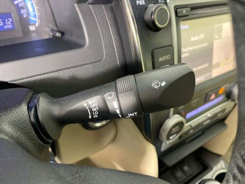 Used 2014 Toyota Camry XLE image 16