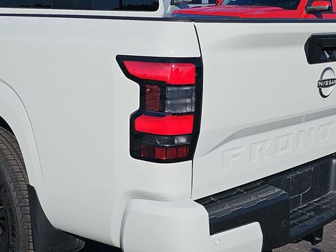 Used 2025 Nissan Frontier SV w/ SV Convenience Package image 35