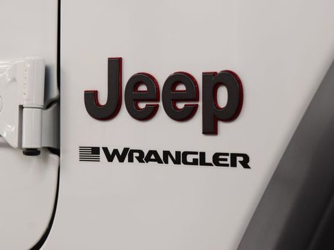 Used 2025 Jeep Wrangler Unlimited Rubicon image 16