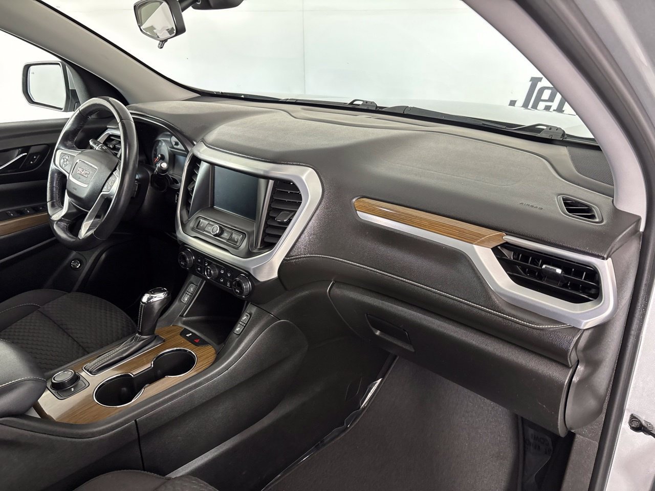 Used 2017 GMC Acadia SLE w/ Driver Alert Package I FWD image 26