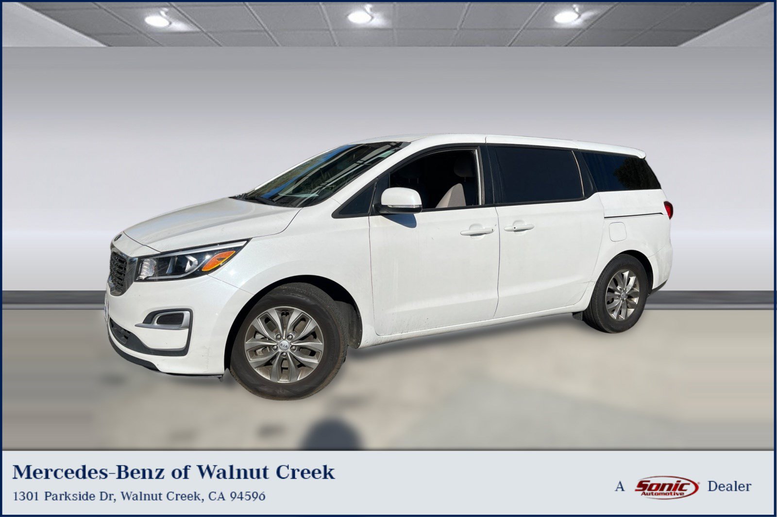 Used 2021 Kia Sedona LX FWD image 1