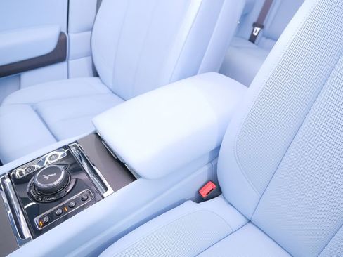 Used 2026 Rolls-Royce Cullinan image 35