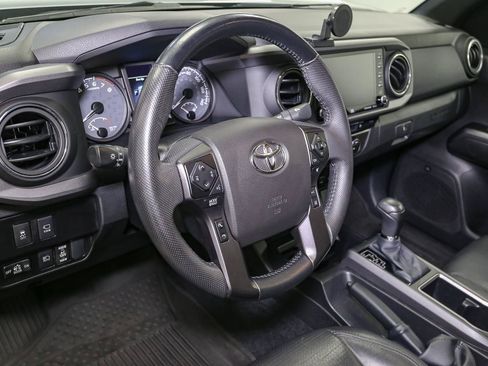Used 2022 Toyota Tacoma TRD Off-Road w/ TRD Premium Off Road Package AWD/4WD image 26