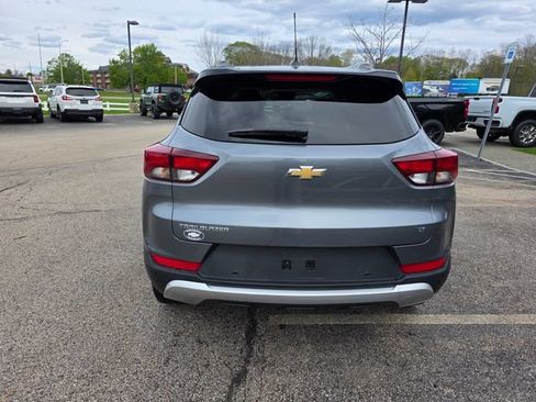 Used 2022 Chevrolet TrailBlazer LT w/ Convenience Package FWD image 3