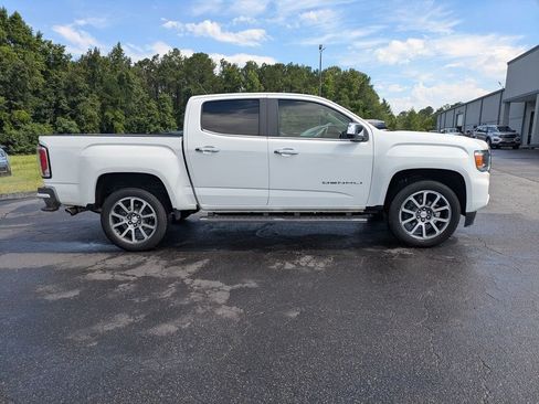 Used 2022 GMC Canyon Denali RWD image 3