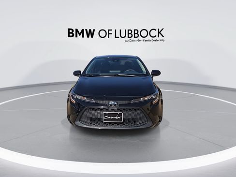 Used 2022 Toyota Corolla LE FWD image 3