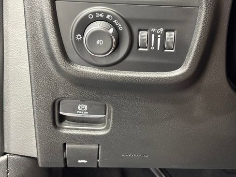 Used 2023 Jeep Grand Cherokee Limited w/ Trailer Tow Prep Group (B) AWD/4WD image 40