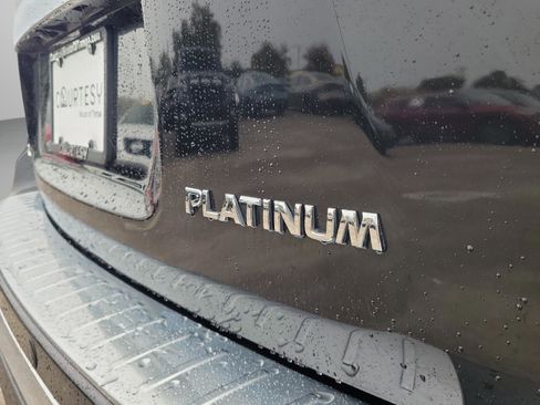 Used 2017 Nissan Pathfinder Platinum w/ Midnight Edition Package image 34