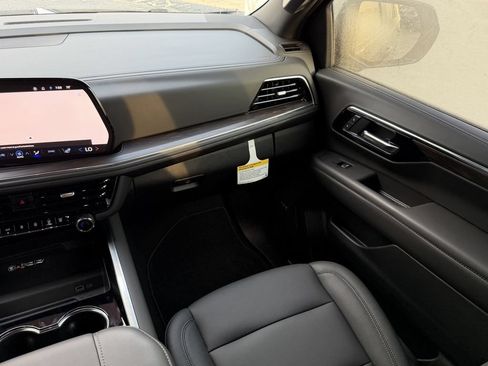 Used 2026 Chevrolet Tahoe Z71 w/ Comfort Package AWD/4WD image 15