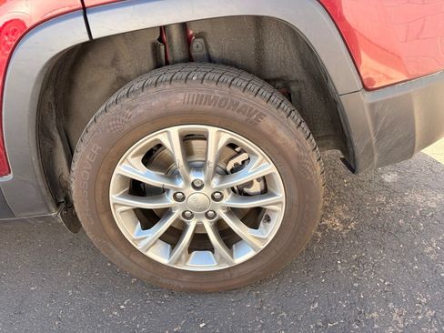 Used 2022 Jeep Cherokee Latitude Lux FWD image 9