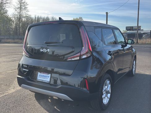Used 2024 Kia Soul LX w/ Option Group 015 FWD image 25