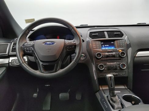 Used 2017 Ford Explorer XLT FWD image 22