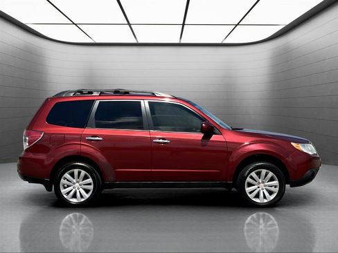Used 2011 Subaru Forester 2.5X Premium w/ All-Weather Pkg AWD/4WD image 7