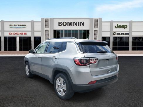 Used 2022 Jeep Compass Latitude image 3