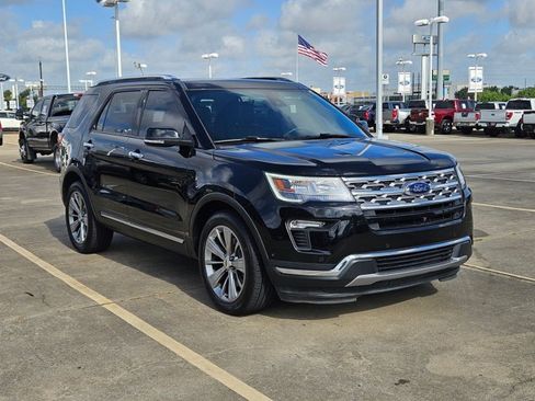 Used 2018 Ford Explorer Limited w/ Equipment Group 301A FWD image 3