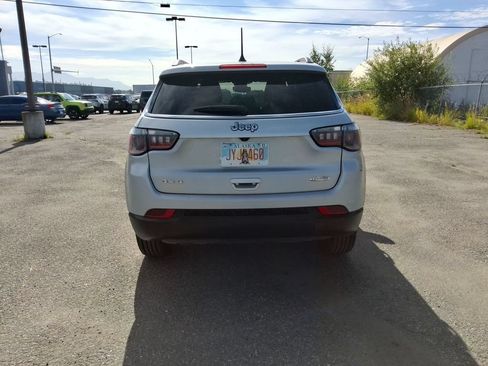 Used 2024 Jeep Compass Latitude AWD/4WD image 7