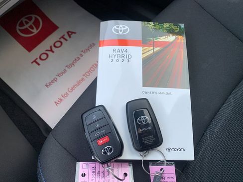 Used 2023 Toyota RAV4 SE w/ Convenience Package image 12