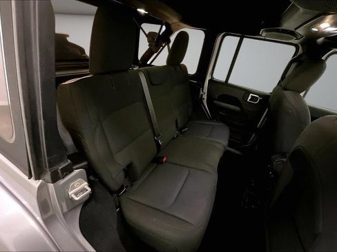 Used 2019 Jeep Wrangler Unlimited Sahara AWD/4WD image 25