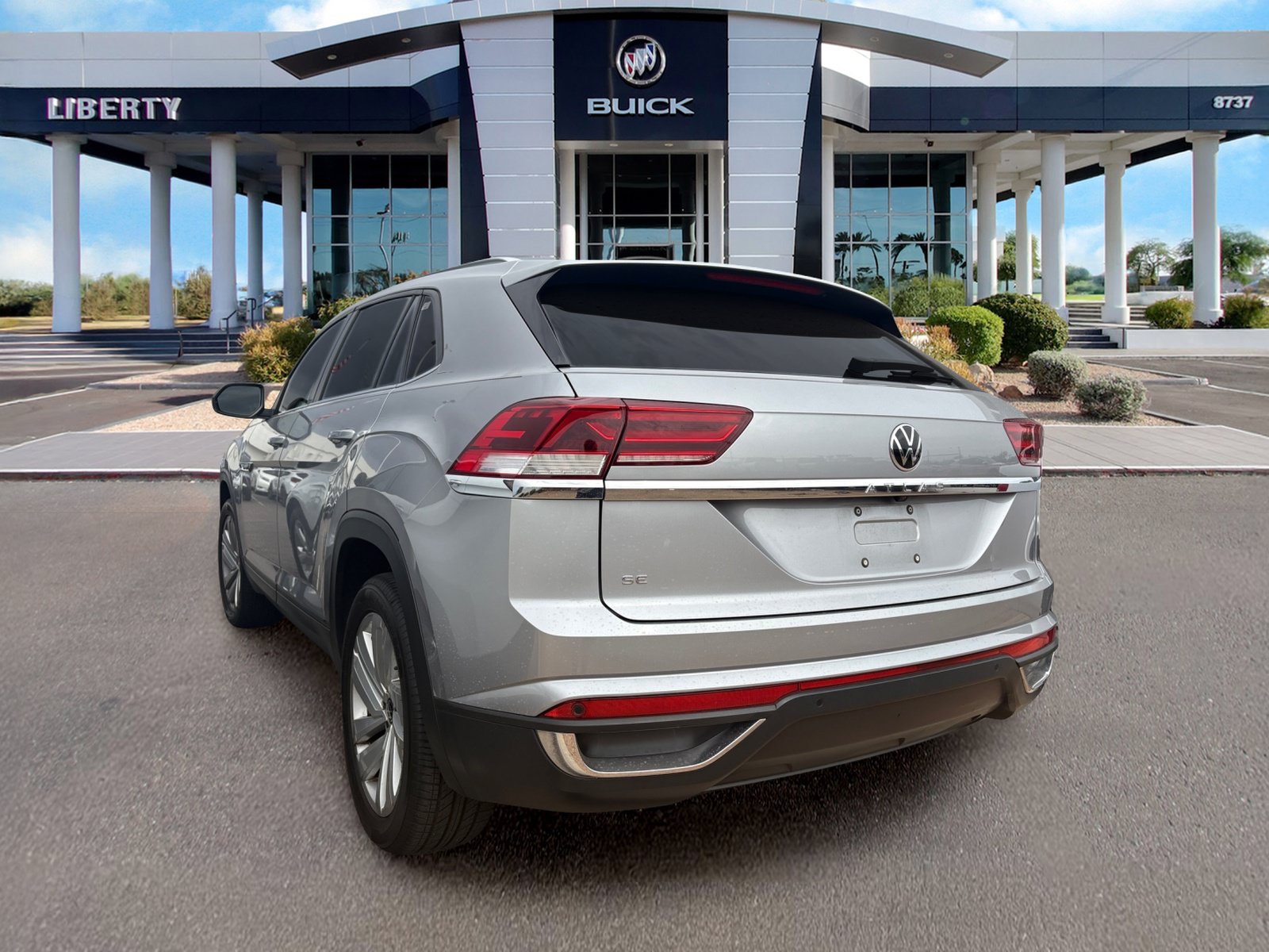 Used 2021 Volkswagen Atlas Cross Sport SE FWD image 3
