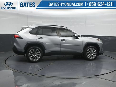 Used 2019 Toyota RAV4 Limited AWD/4WD image 3