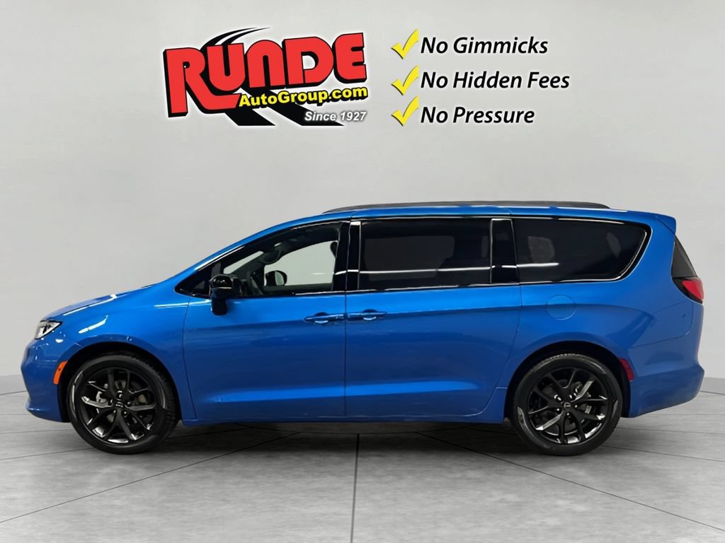 New 2026 Chrysler Pacifica Select w/ S Appearance Package FWD image 2